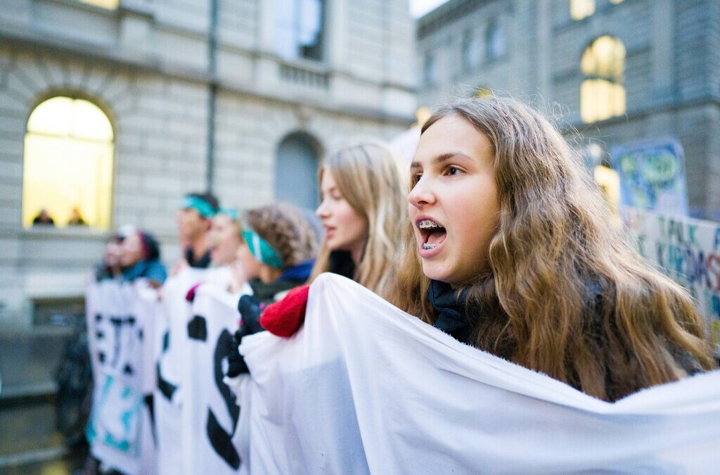 ¡La Generación Z contraataca! Los jóvenes odian la IA y los magnates tech se topan con luditas modernos