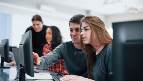 El aula ya no es la misma: la IA diseña un camino único para cada estudiante
