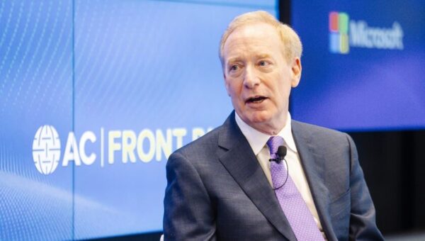 Tu lavadora tiene más reglas que la IA: Brad Smith desata el debate