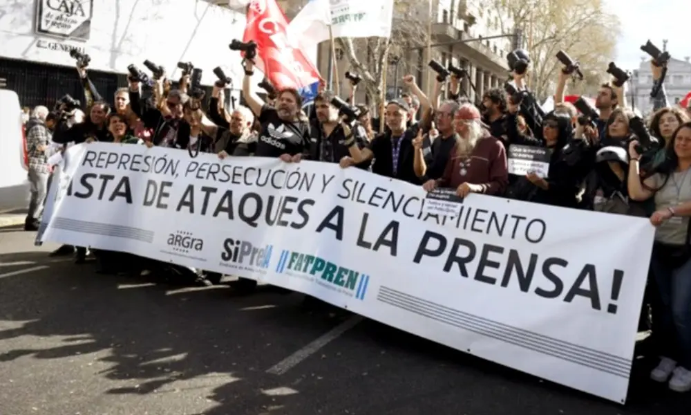 Periodistas en alerta: Estatuto en jaque ante la IA y el tiempo se agota