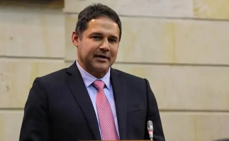 IA clona la voz del presidente del Senado colombiano: alerta por suplantación